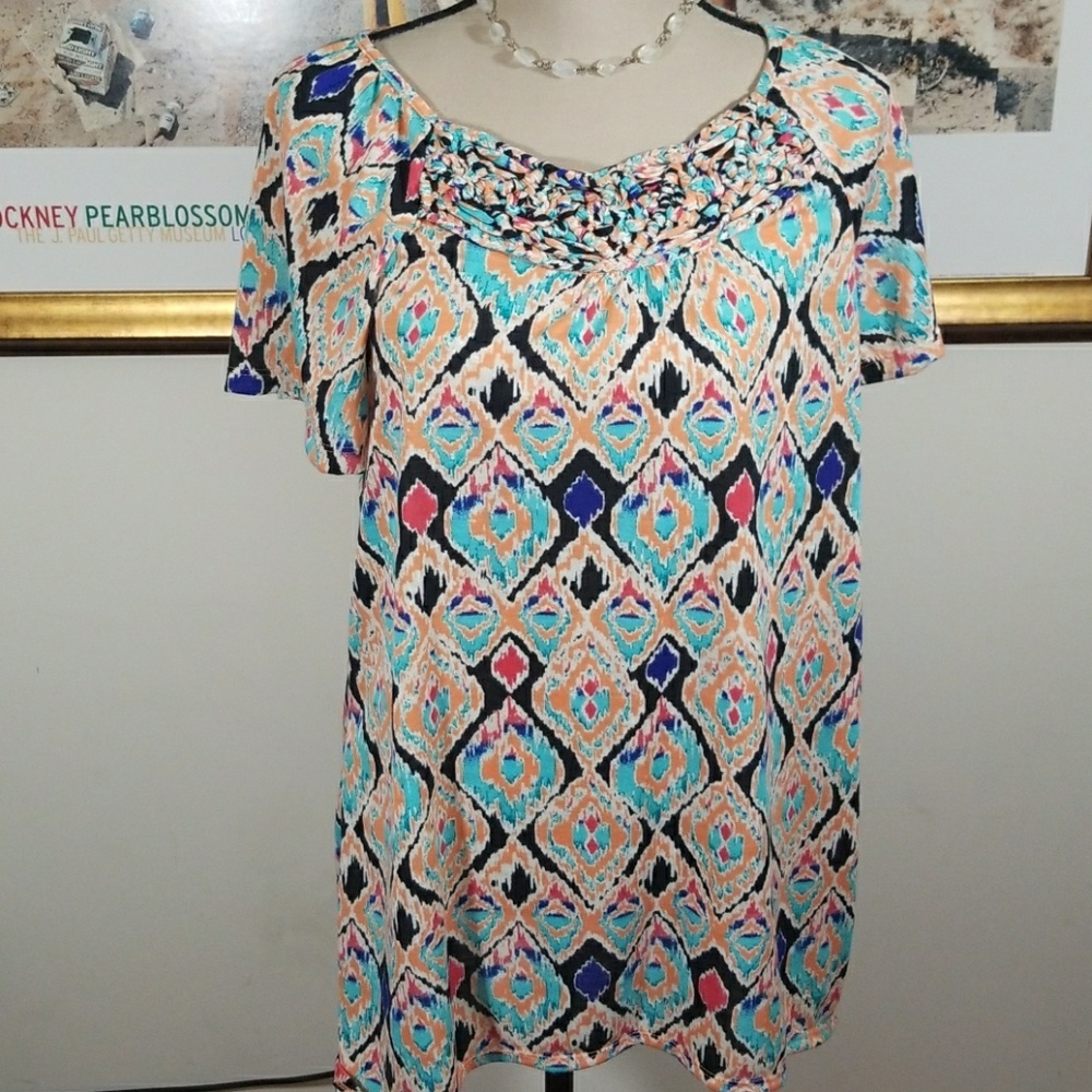 White  Stag pattern short sleeves top. Size M